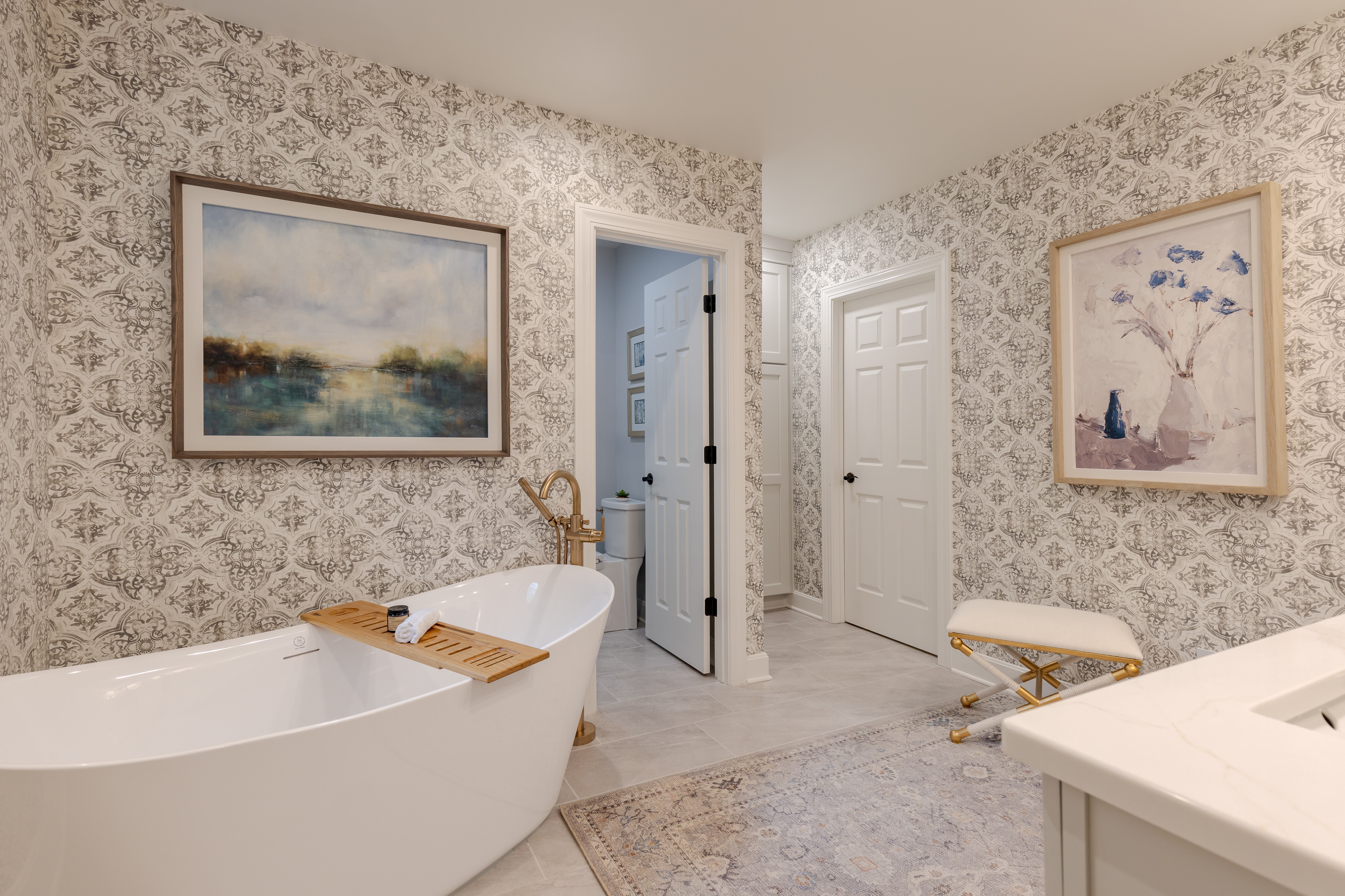 Serene En Suite Main Bathroom